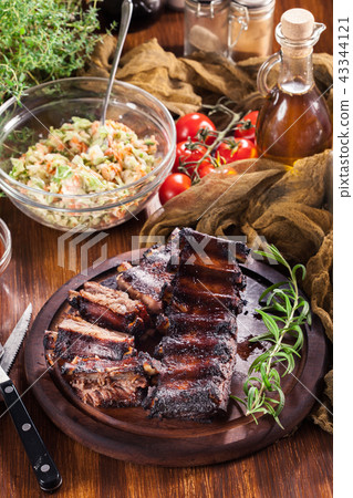 Spicy barbecued pork ribs Spicy barbecued pork ribs 43344121