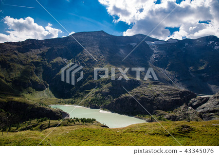 The glacier lake Margaritzenstausee and the dam The glacier lake Margaritzenstausee and the dam 43345076