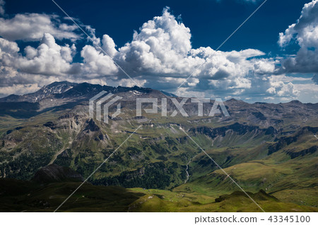 Alpine panorama and view of the Edelwais hill 43345100