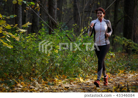 Picture of woman in sports clothes on run 43346084