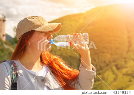 Woman drinking water in summer sunlight 43349334