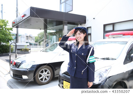 一位女警官 43350207