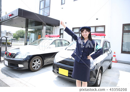 一位女警官 43350208