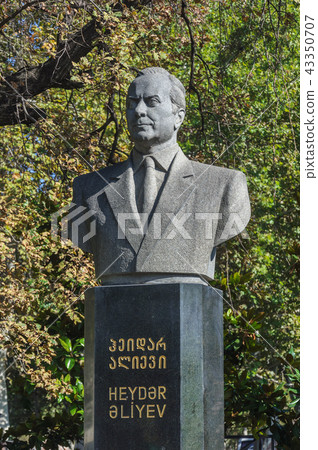 Sculpture of Heydar Aliev in Tbilisi Sculpture of Heydar Aliev in Tbilisi 43350707