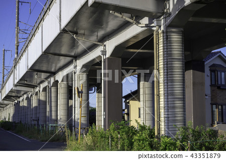 新幹線高架橋腿抗震加固 新幹線高架橋腿抗震加固 43351879