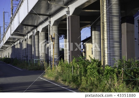 新幹線高架橋腿抗震加固 43351880