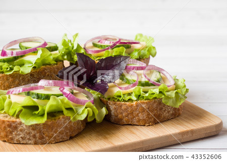 Open sandwiches with cheese, cucumbers and onions Open sandwiches with cheese, cucumbers and onions 43352606