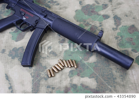 submachine gun MP5 with silencer submachine gun MP5 with silencer 43354890