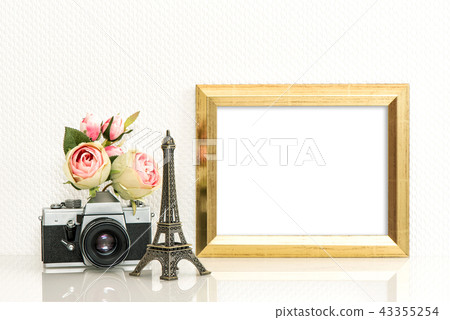 Golden picture frame rose flowers vintage camera Golden picture frame rose flowers vintage camera 43355254