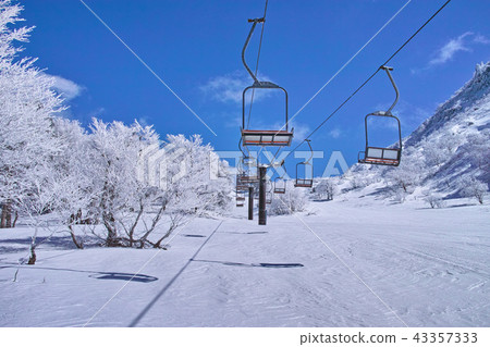 Lift and slope 43357333