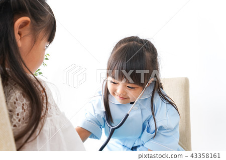 Child playing a doctor Child playing a doctor 43358161