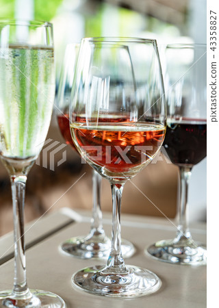 different kinds of wine 43358827