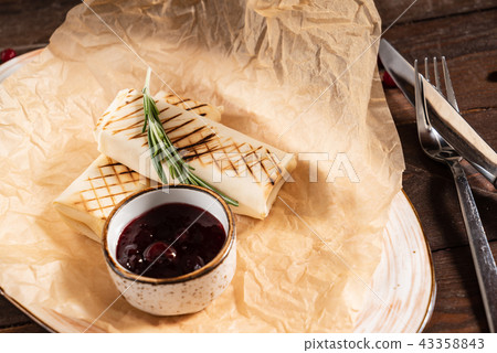 tortilla wrap with sauce 43358843