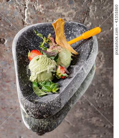 ice cream with fruits 43358860