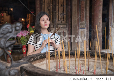 asian believer worshiping to gods. 43359141