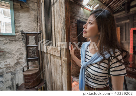 taking a look around to the old chinese architecture. taking a look around to the old chinese architecture. 43359202