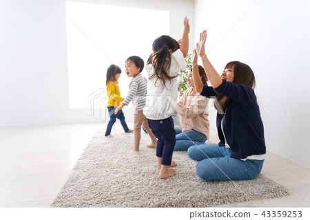 Mother and children, friends 43359253