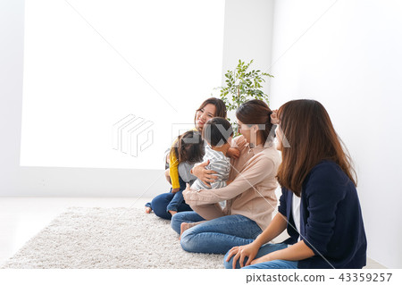 Mother and children, friends 43359257