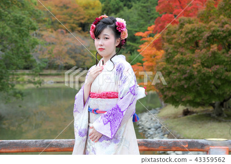 Adult pre-shooting kisode location shooting-Japanese garden 43359562