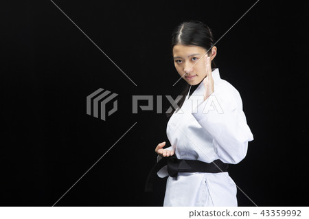 A female karateka who plays type 43359992