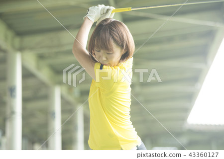 Women playing golf Women playing golf 43360127
