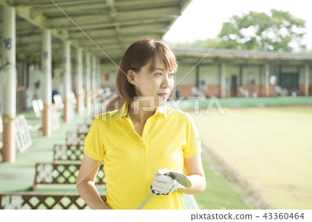 Women playing golf Women playing golf 43360464