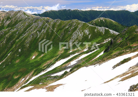 從北阿爾卑斯山水晶山的方式到山頂 從北阿爾卑斯山水晶山的方式到山頂 43361321