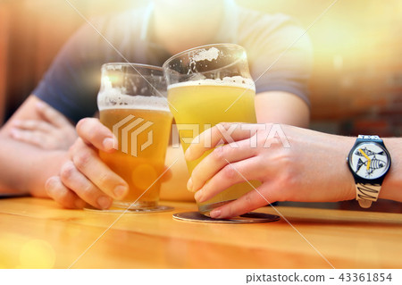 Man and woman  drinking beer in the bar 43361854