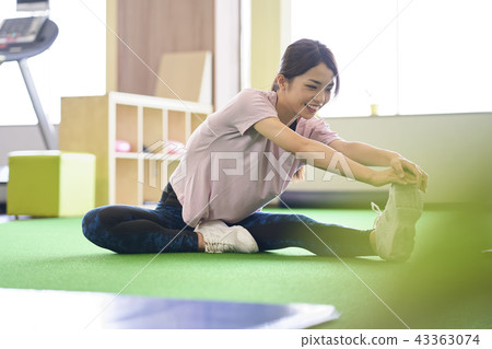 Stretching flexibility gym woman 43363074