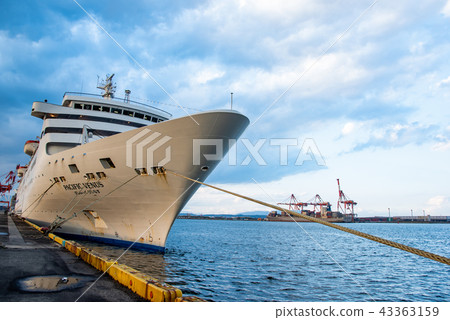 The bow of a large ship with a call at the Mie Yokkaichi port bowhead 43363159
