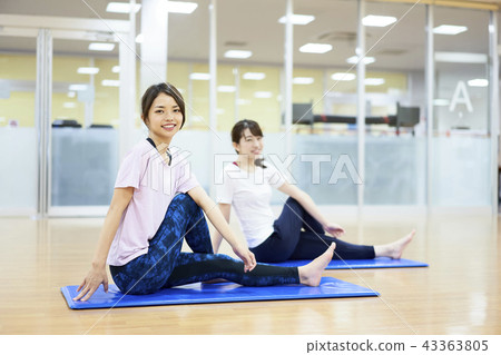Yoga pilates gym woman Yoga pilates gym woman 43363805