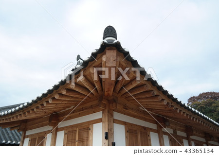 A hanok house in Gyeongju A hanok house in Gyeongju 43365134