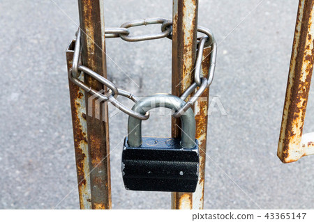 Padlock and chain. The passage is closed. 43365147