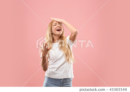 Beautiful woman looking suprised and bewildered isolated on pink 43365549