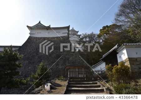 The existing tenement seen from the fourth gate with Himeji Castle 43366478