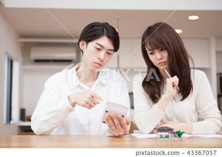 一對年輕夫婦 43367057