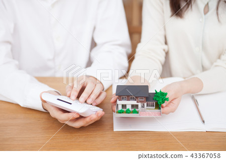 一對年輕夫婦 43367058