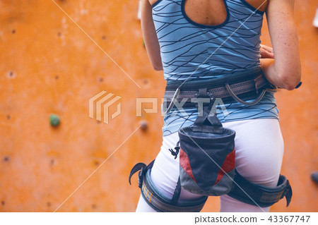 girl climbing up the wall girl climbing up the wall 43367747
