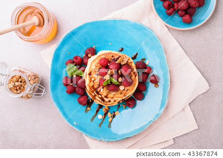 Pancakes with raspberries 43367874