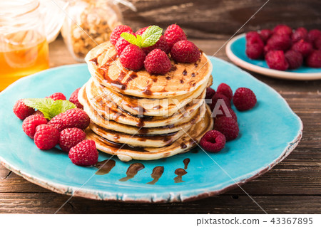 Pancakes with raspberries 43367895