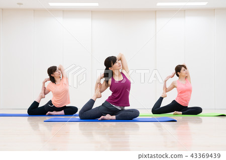 Yoga lessons yoga classroom 43369439