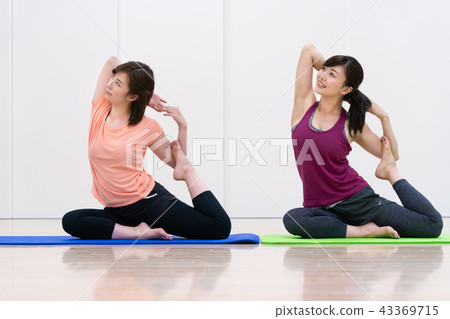 Yoga lessons yoga classroom 43369715