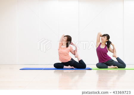 Yoga lessons yoga classroom 43369723