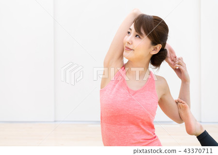 Yoga lessons yoga classroom 43370711