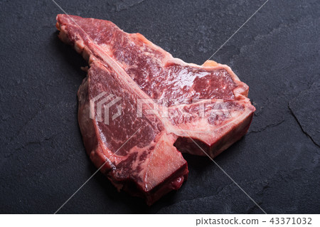 Raw steak of porterhouse beef meat Raw steak of porterhouse beef meat 43371032