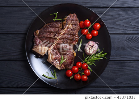 Grilled porterhouse beef steak 43371035