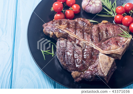 Grilled porterhouse beef steak Grilled porterhouse beef steak 43371036