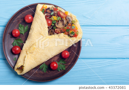 Omelette stuffed with vegetables 43372081