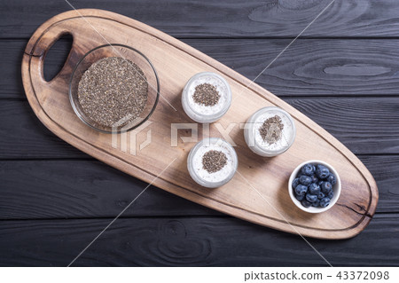 Chia seeds yogyrt pudding 43372098