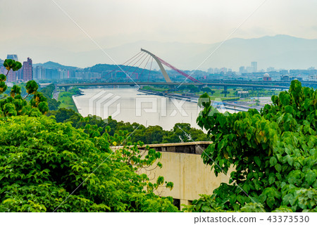 Taiwan's Taipei Yuanshan Hotel overlooks Dazhi Bridge Taiwan's Taipei Yuanshanyu Yuanwang Dazhi Bridge Dazhi Bridge Taiwan 43373530
